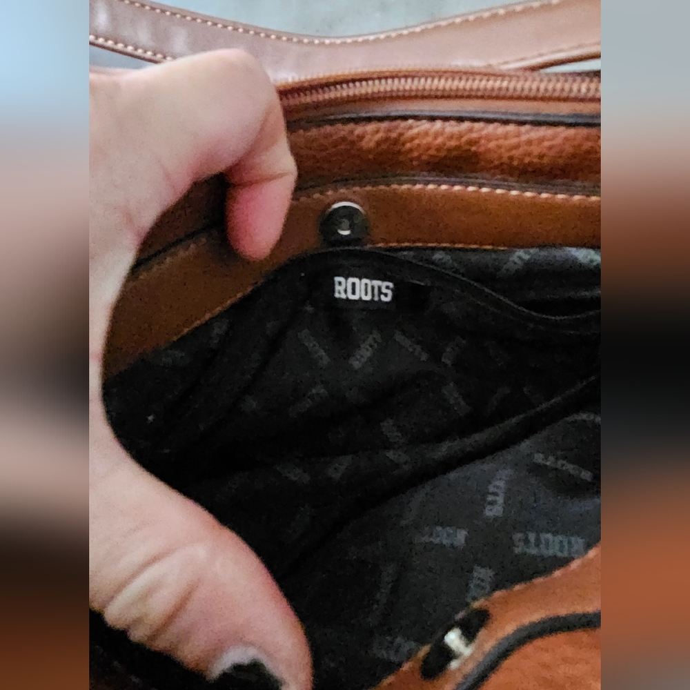 Roots purse almost new condition - Picture 4 of 7